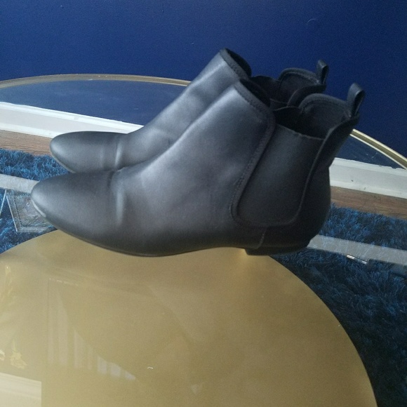 Old Navy Shoes - ankle booties